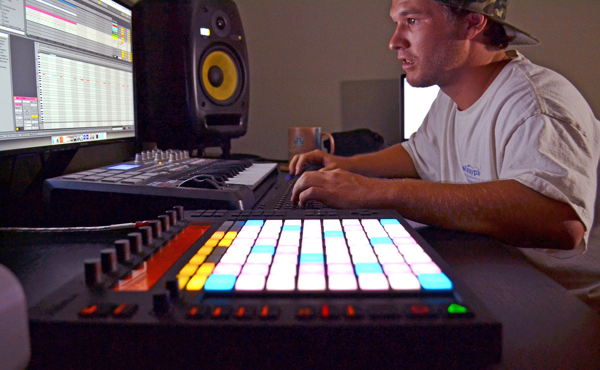 October 10, 2015 | Westlake Village, California | 9:09pm |
There are a variety of different production programs producers use when making new music. “I mainly use Ableton Live 9 to create the main structure of a track, but I also know Pro Tools and some of Logic Pro which I generally use later on for different aspects of the music production process,” Thibo said. Sometimes he even utilizes different programs for one track in order to achieve the ultimate sound, perfect for whatever track he is creating.